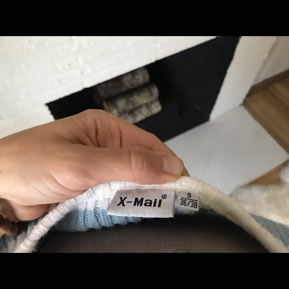 Vintage blue and white short-sleeved sweater top - Picture 3 of 3